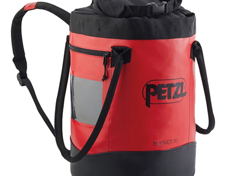 Petzl Bucket 30 Medium-capacity freestanding bag - Red